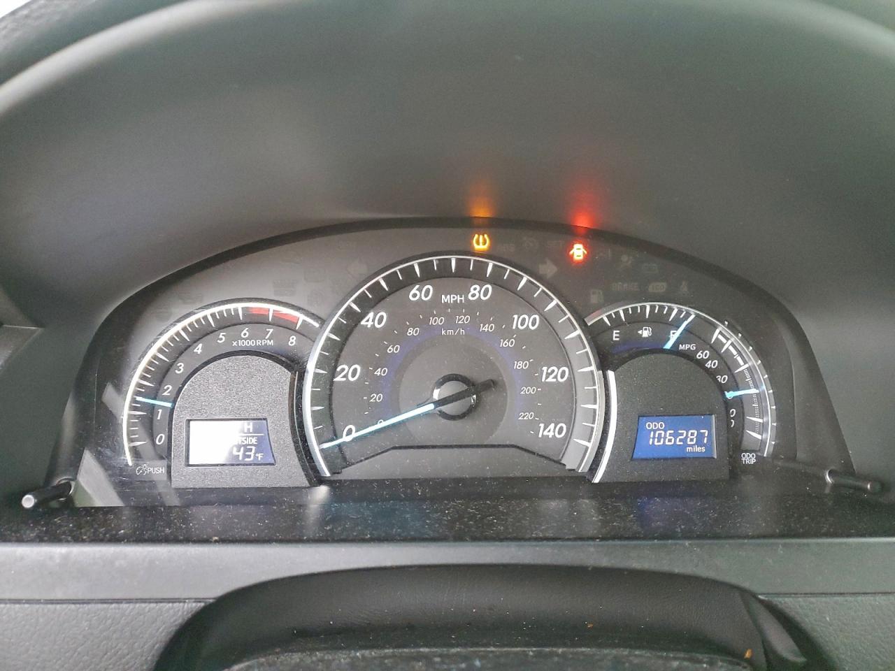 Toyota Camry L Image 12