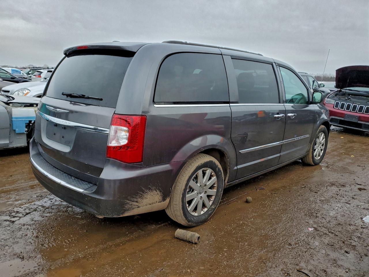 Chrysler Minivan Touring Image 3