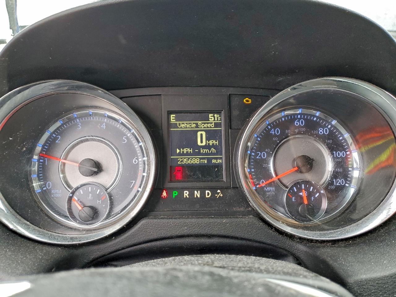 Chrysler Minivan Touring Image 7