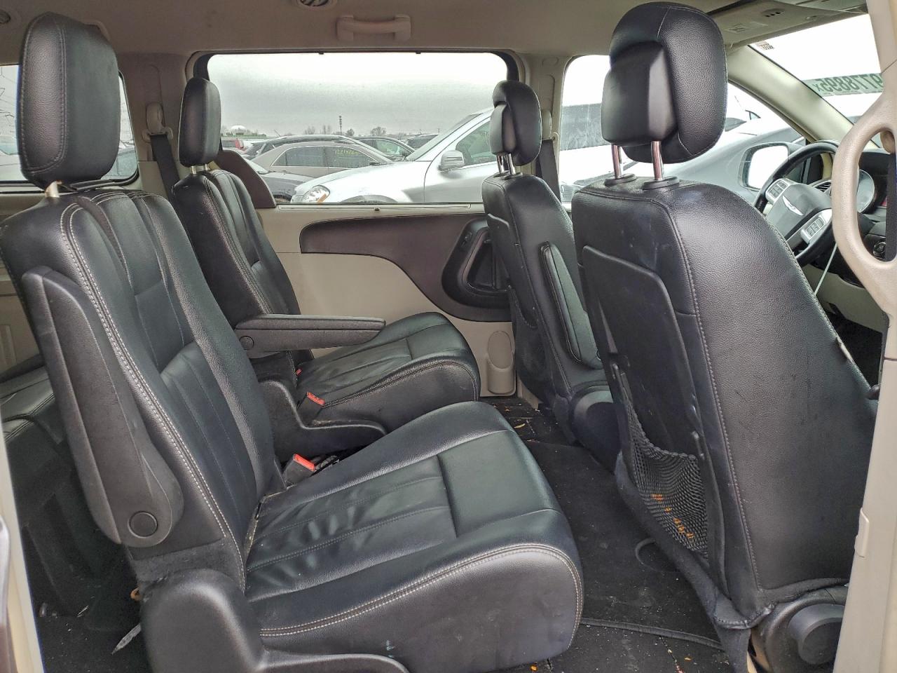 Chrysler Minivan Touring Image 11