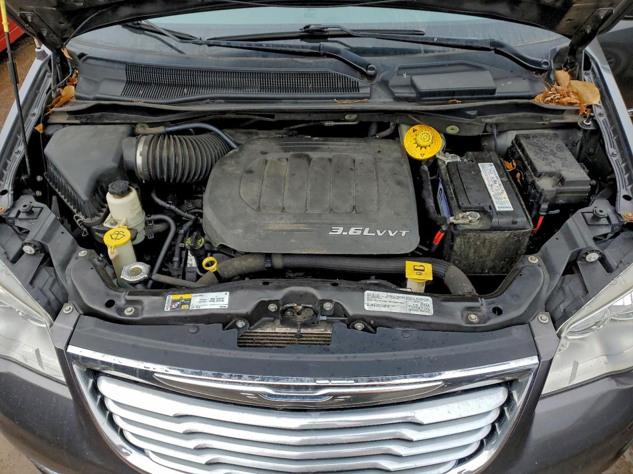 Chrysler Minivan Touring Image 13