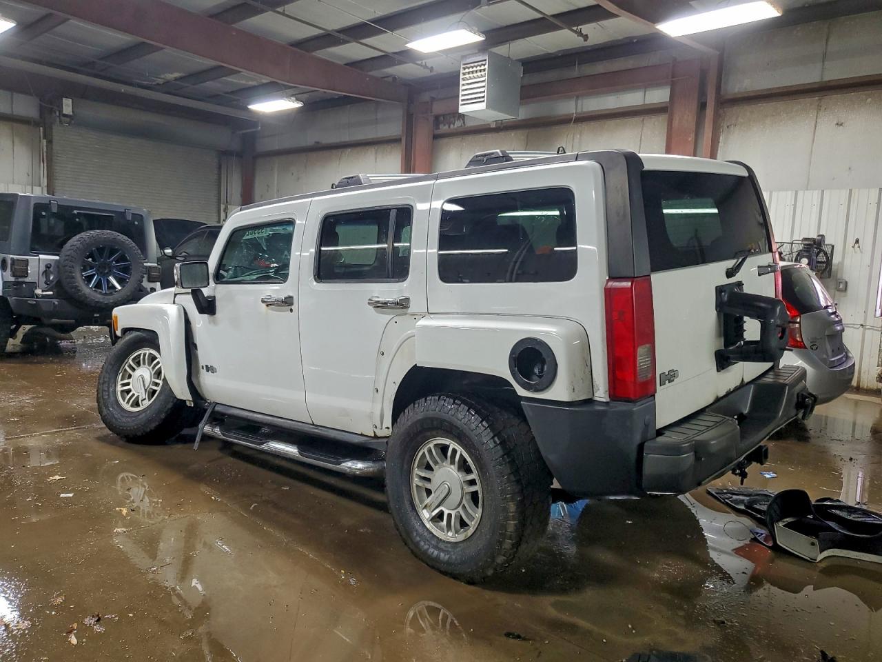 HUMMER H3 Image 2