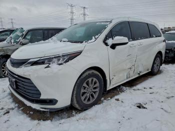  Salvage Toyota Sienna