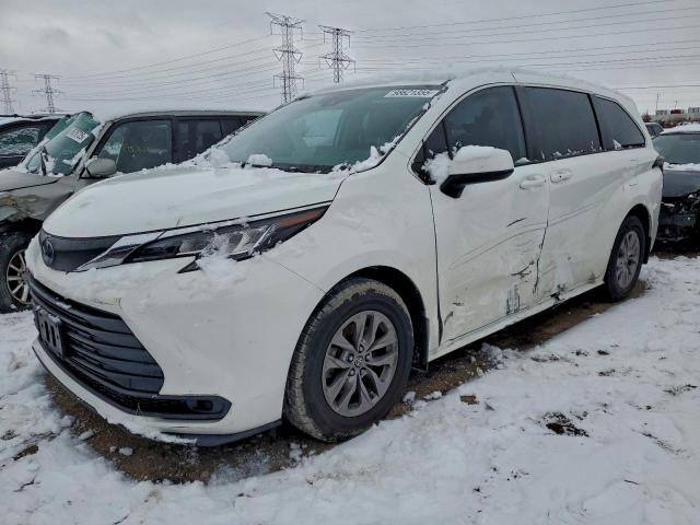 Salvage Toyota Sienna