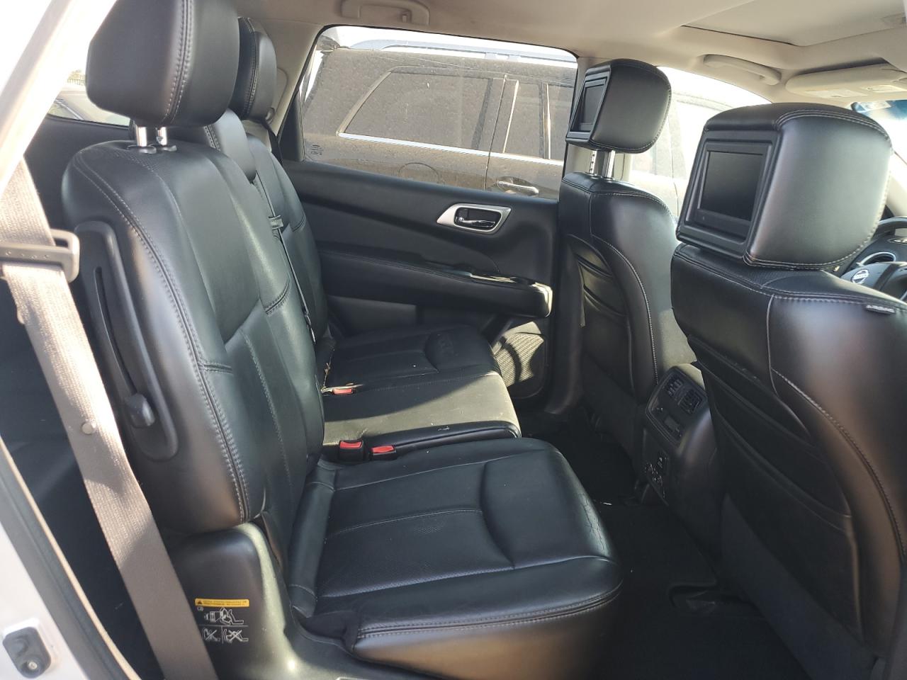 Nissan Pathfinder S Image 9