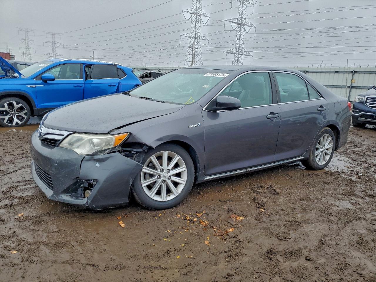 Toyota Camry Hybrid Image 1