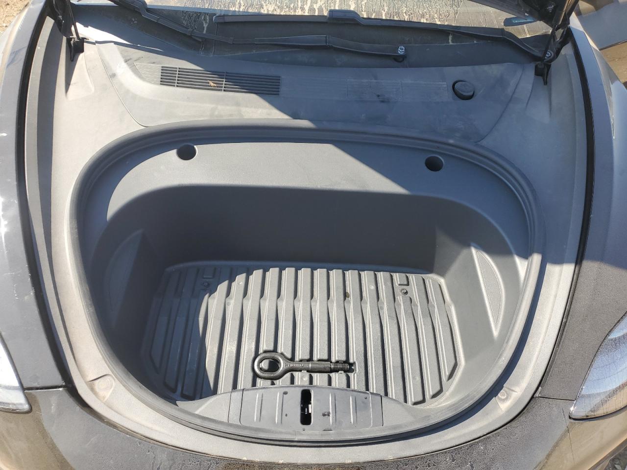 Tesla Model 3 Image 4