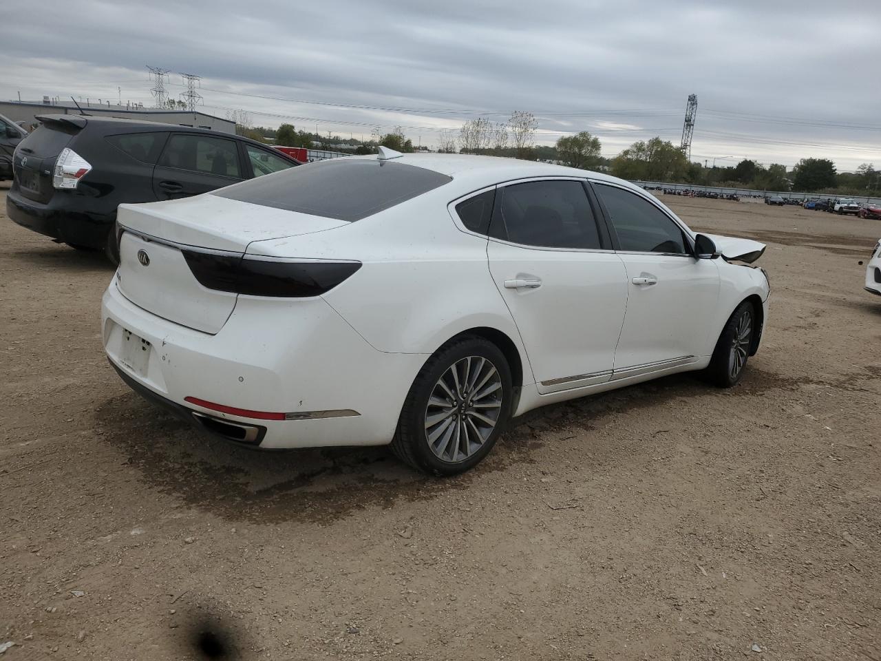 Kia Cadenza Premium Image 3