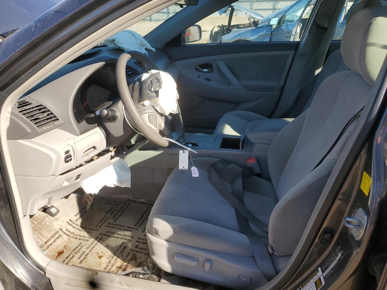Toyota Camry Base Image 8