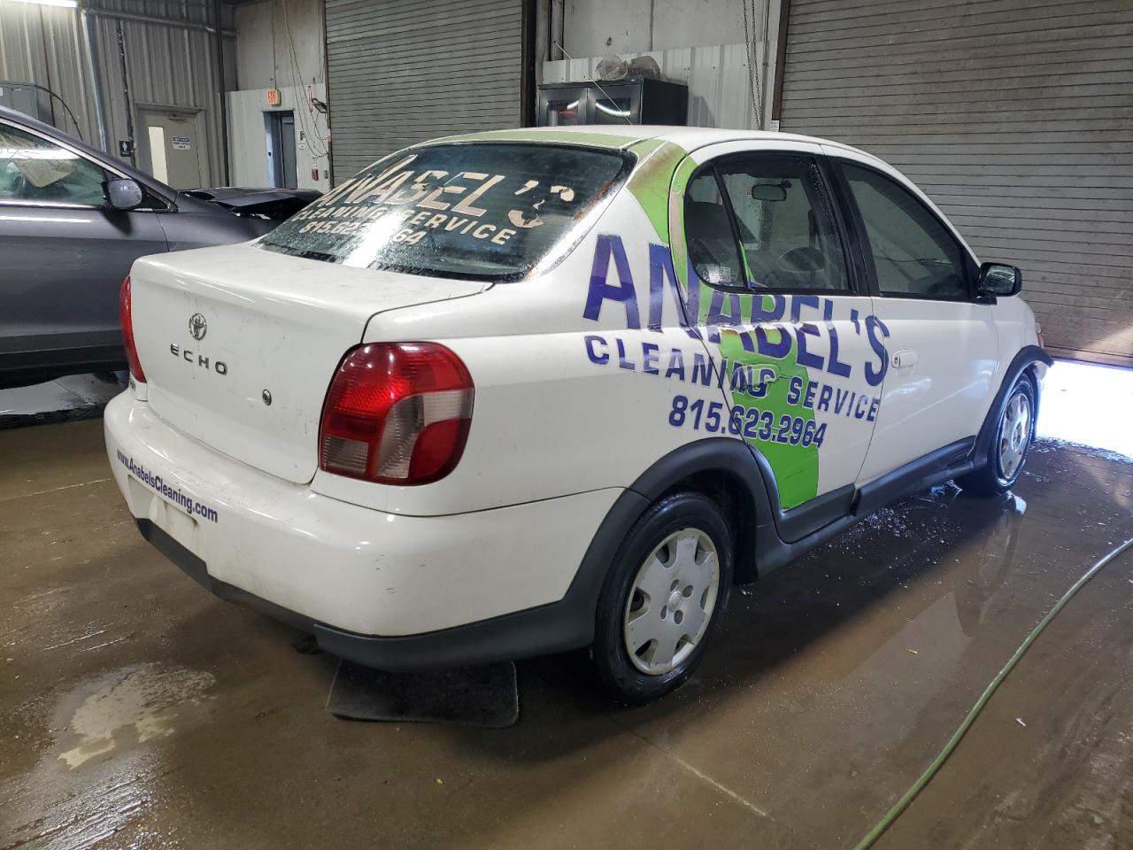 Toyota ECHO Image 8