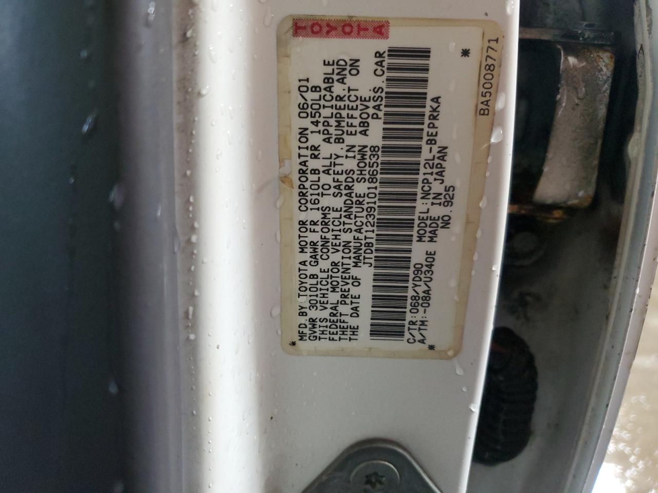 Toyota ECHO Image 10