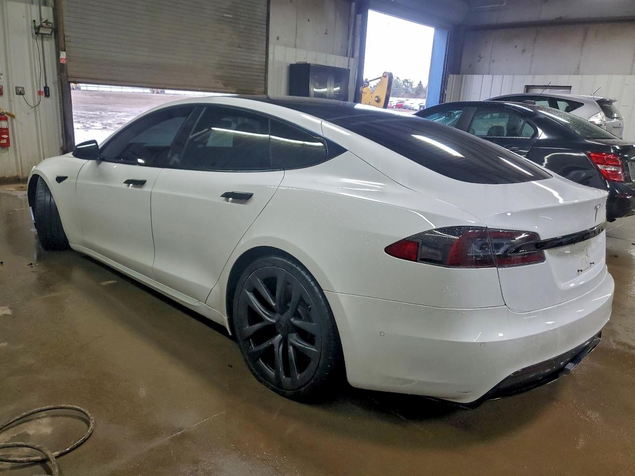 Tesla Model S Image 12
