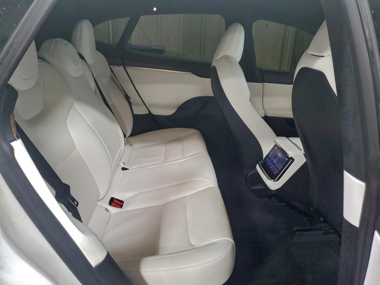 Tesla Model S Image 7