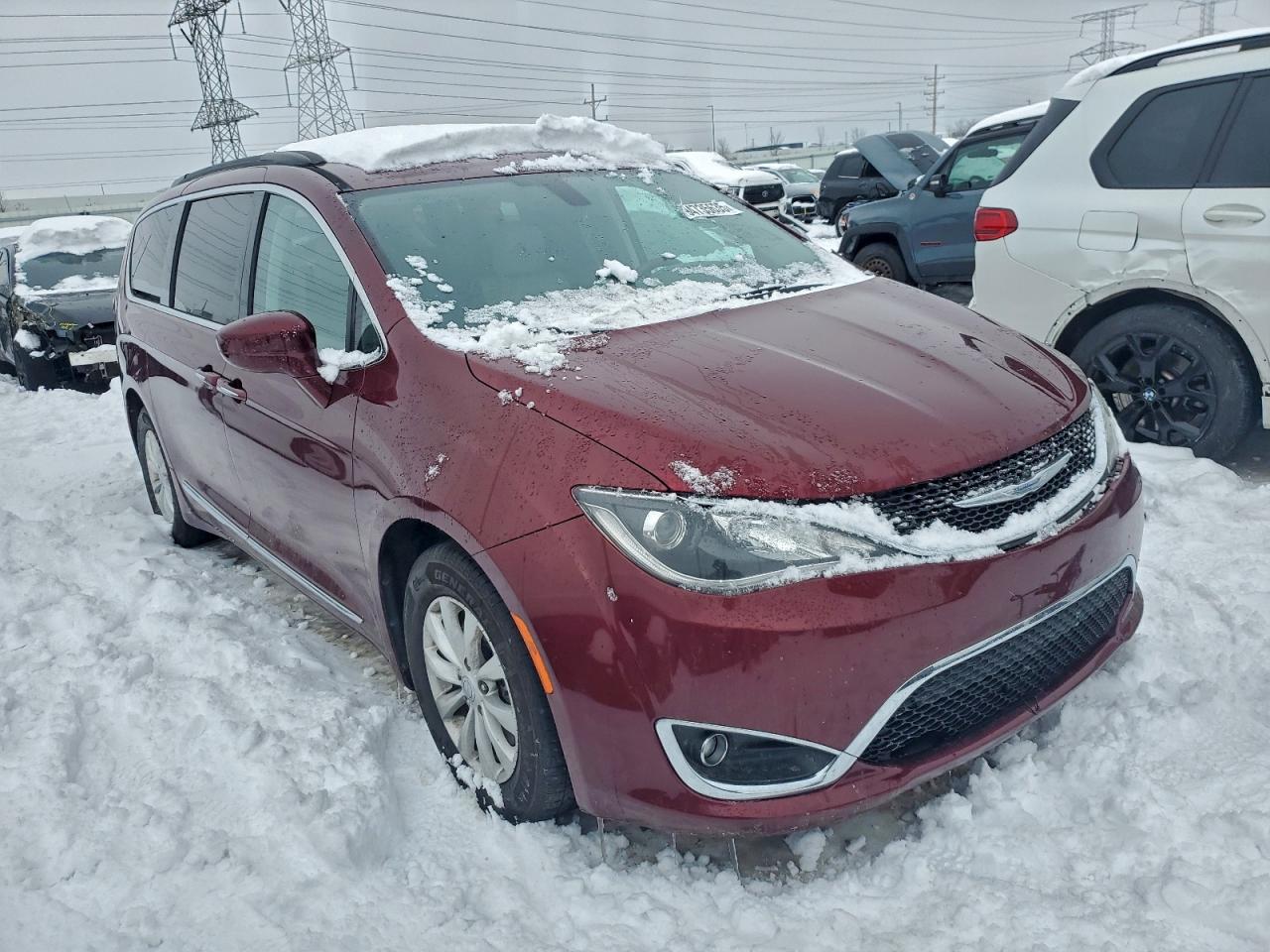 Chrysler Pacifica Touring L Image 3