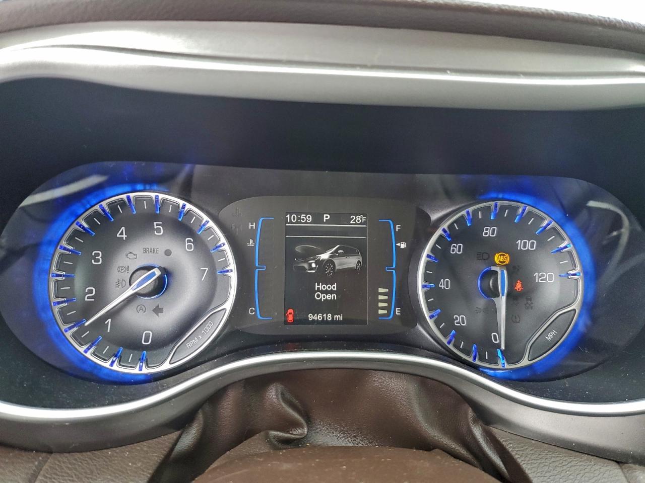 Chrysler Pacifica Touring L Image 5