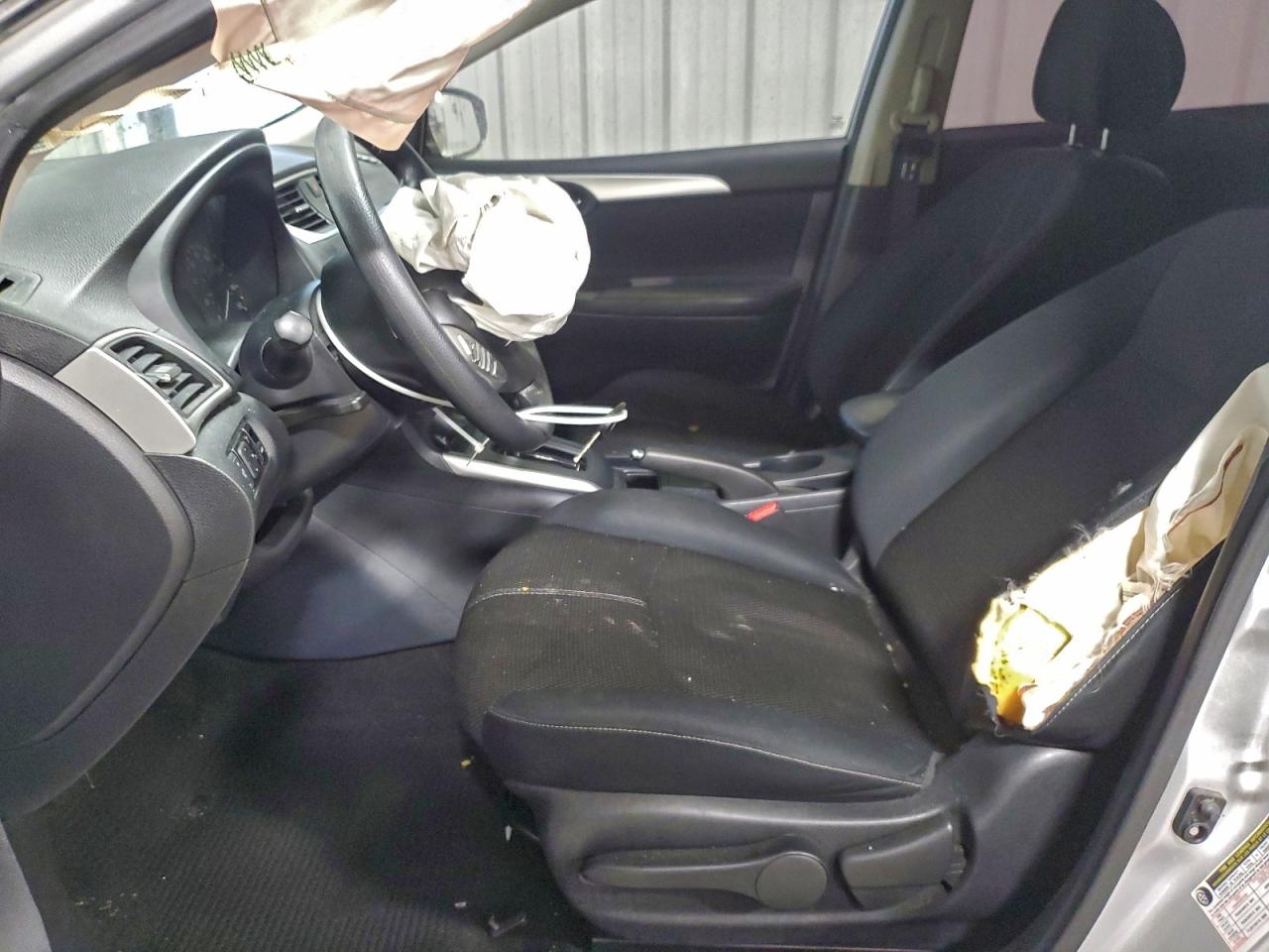 Nissan Sentra S Image 4