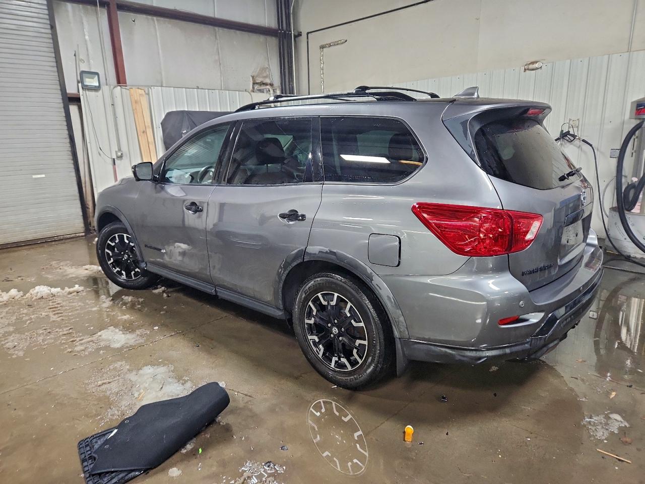 Nissan Pathfinder Sl Image 3