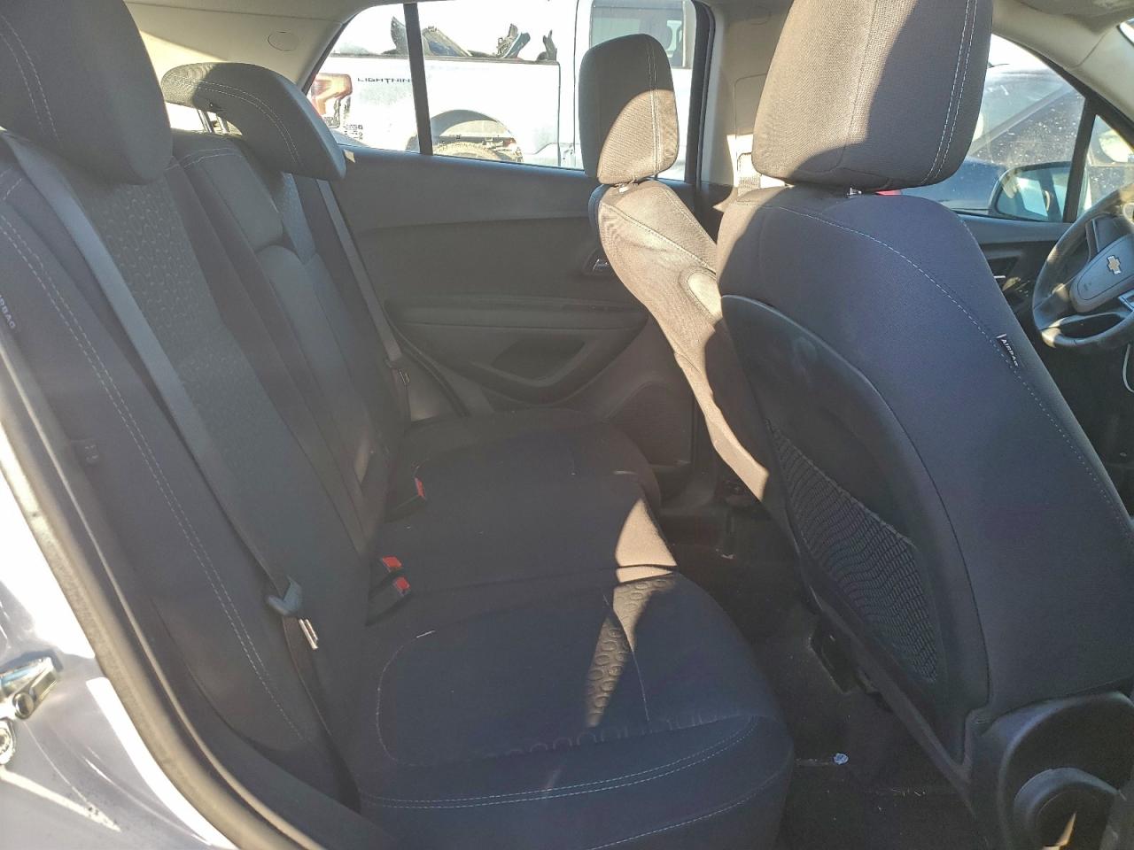 Chevrolet Trax Ls Image 5