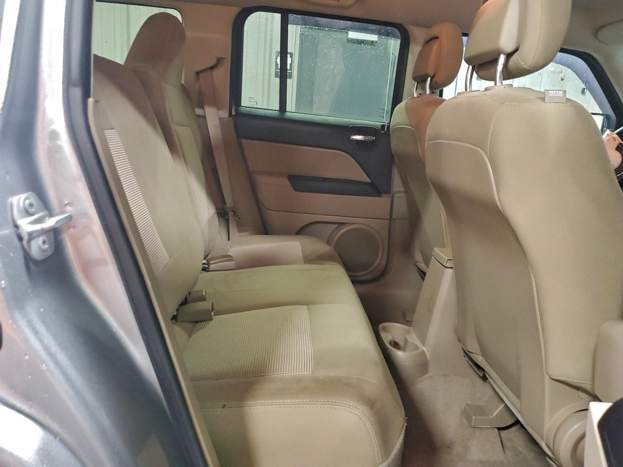 Jeep Patriot Latitude Image 6