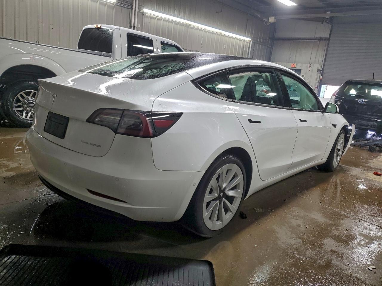 Tesla Model 3 Image 4