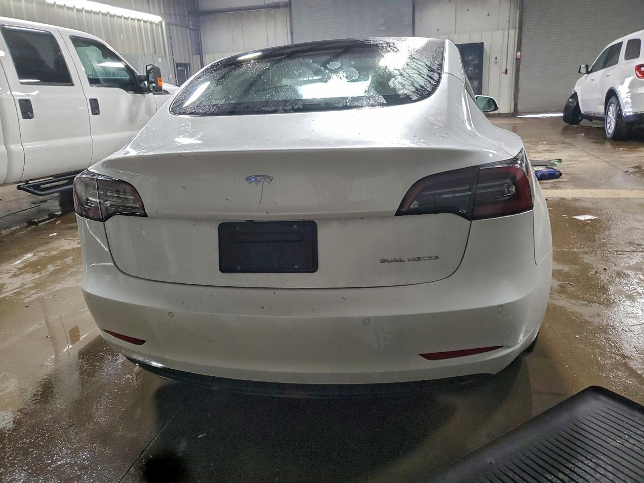 Tesla Model 3 Image 5