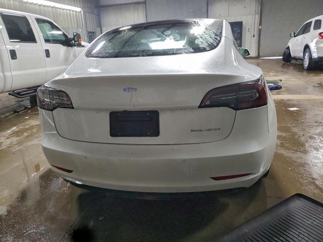 Tesla Model 3 Image 5