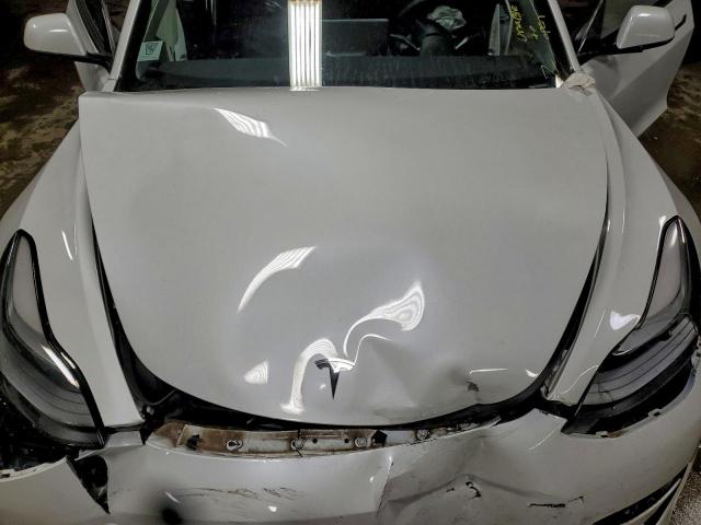 Tesla Model 3 Image 8