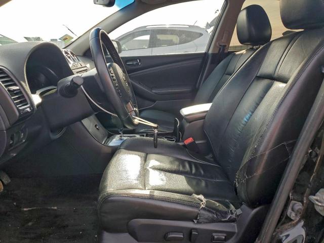 Nissan Altima Base Image 9