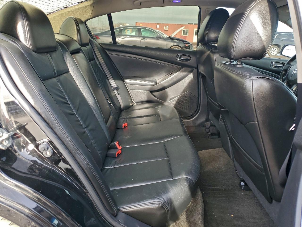 Nissan Altima Base Image 11