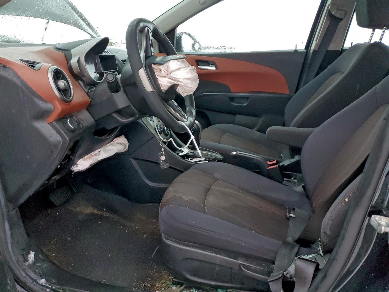 Chevrolet Sonic Lt Image 2