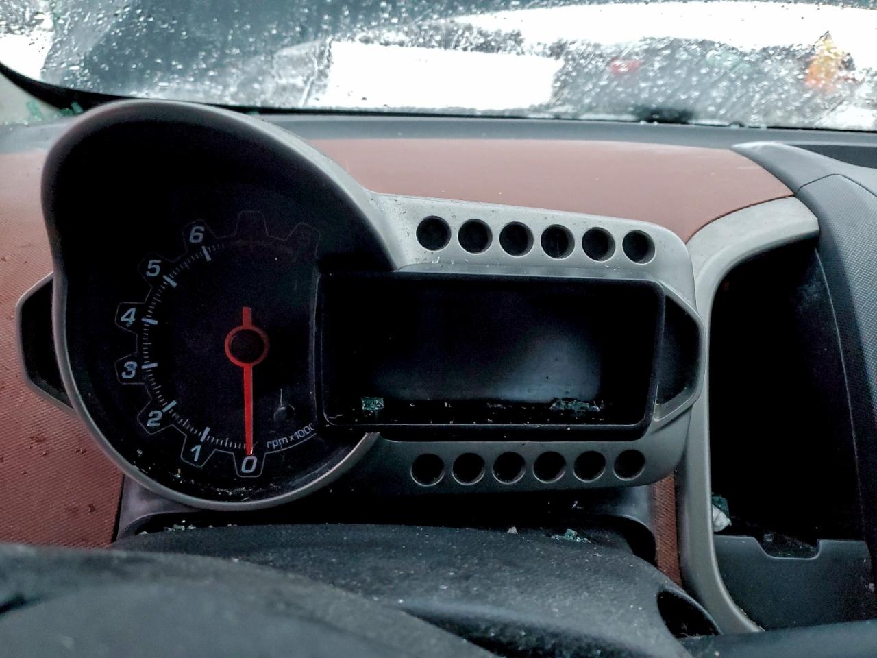 Chevrolet Sonic Lt Image 3