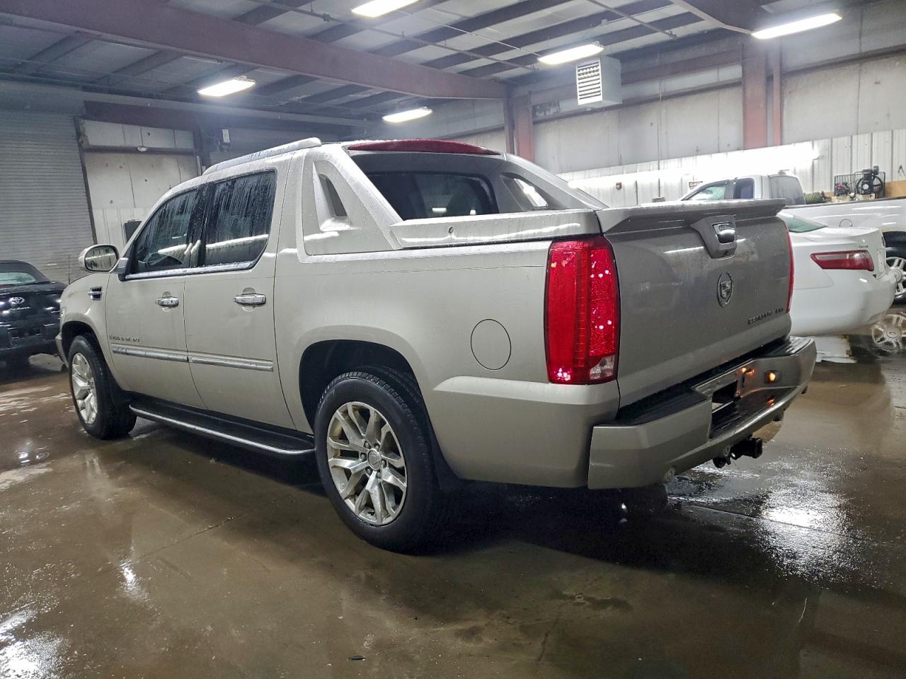 Cadillac Escalade Ext Image 12