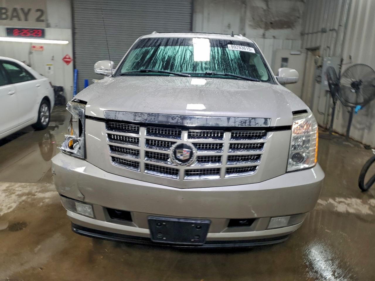 Cadillac Escalade Ext Image 6