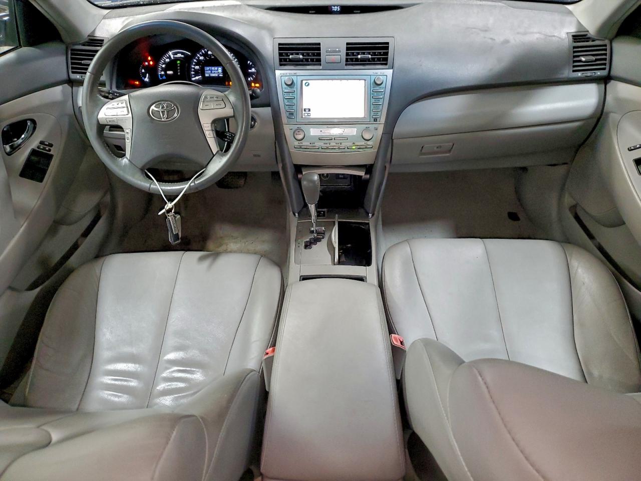 Toyota Camry Hybrid Image 7