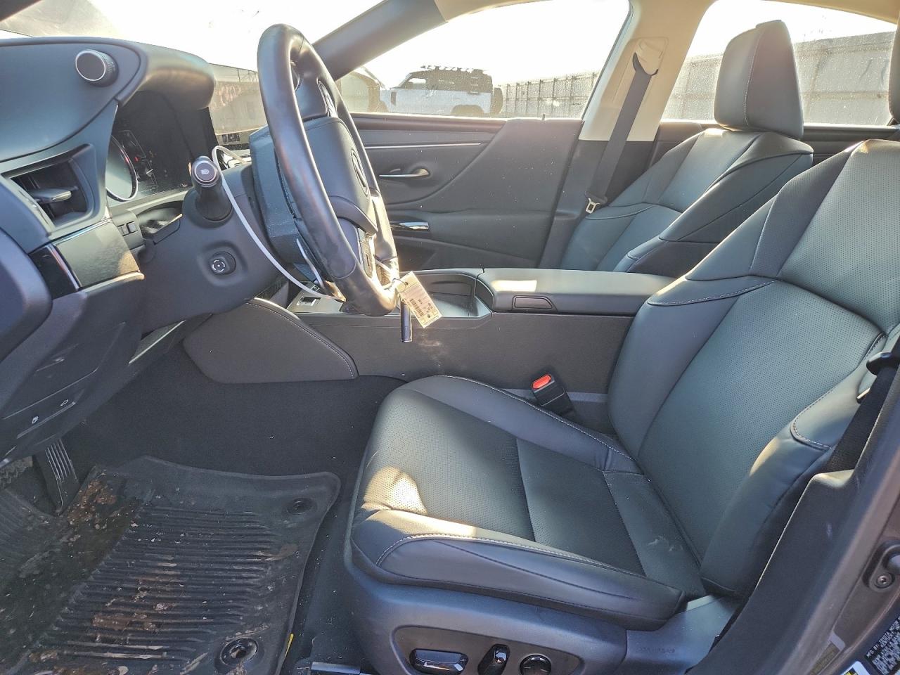 Lexus Es 300h Base Image 4