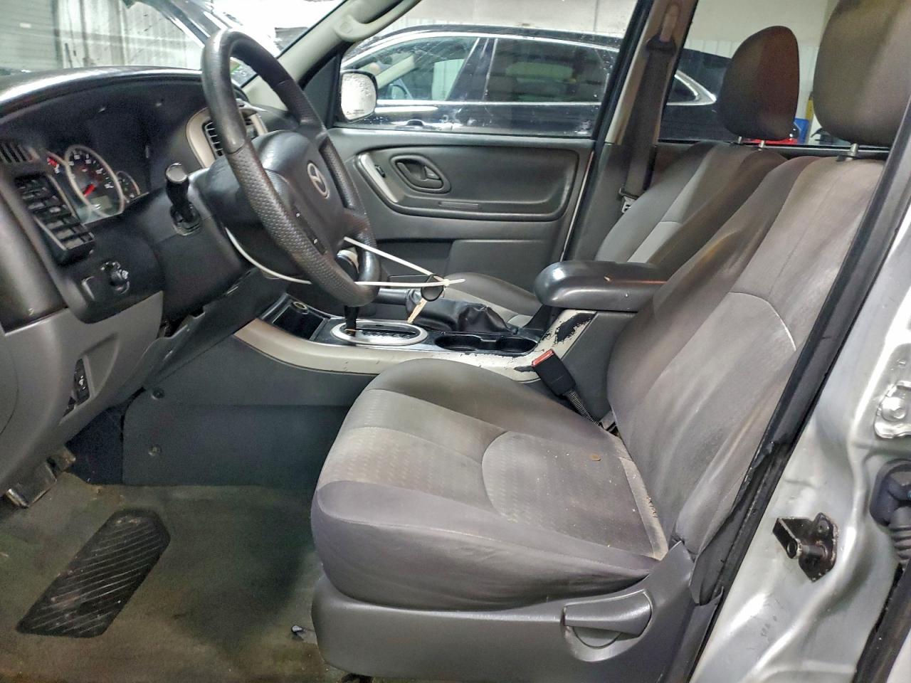 Mazda Tribute I Image 6