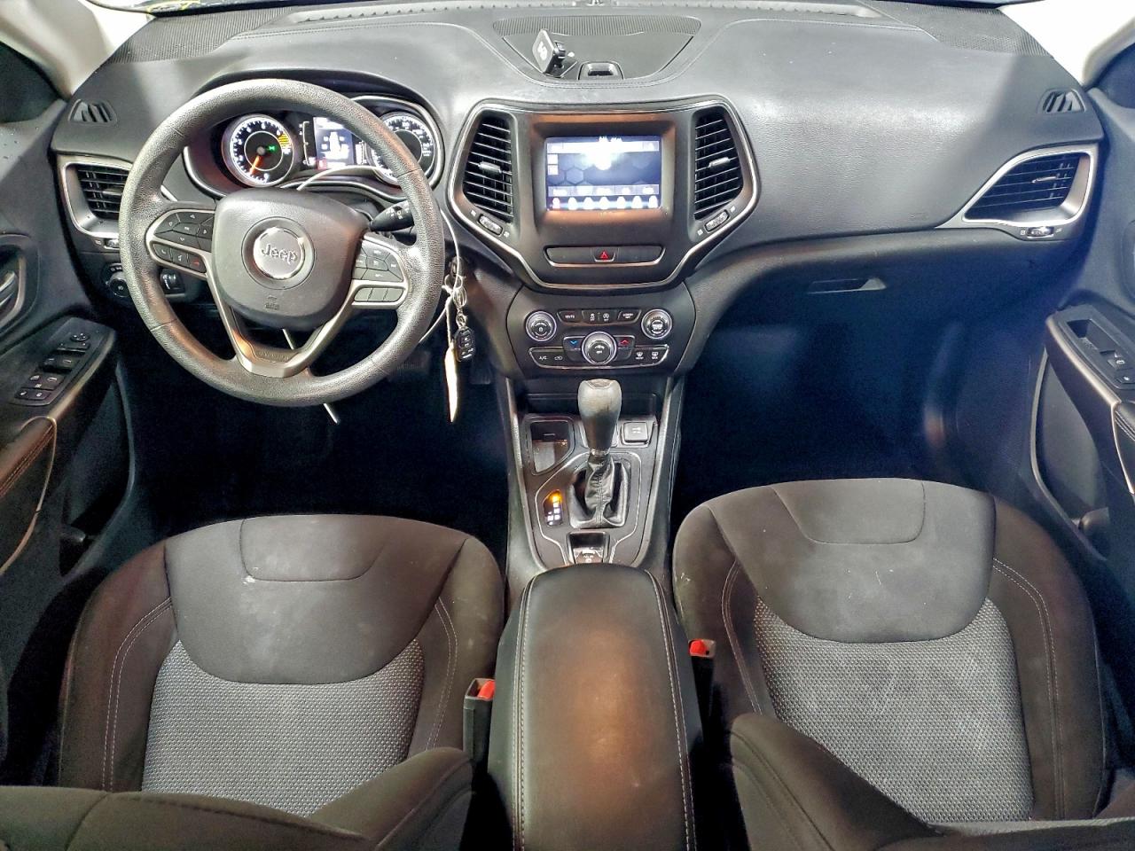 Jeep Grand Cherokee Latitude Image 2