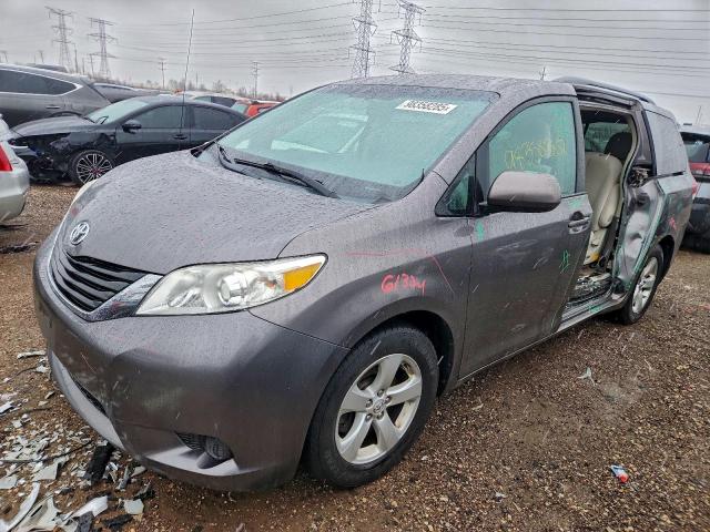  Salvage Toyota Sienna