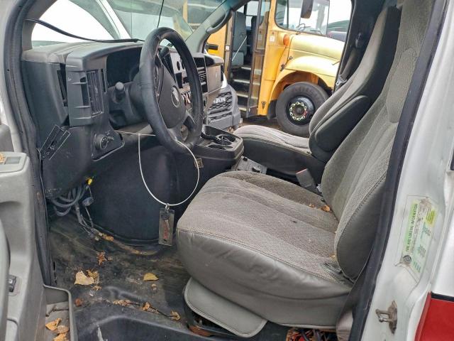 Chevrolet Express Image 2