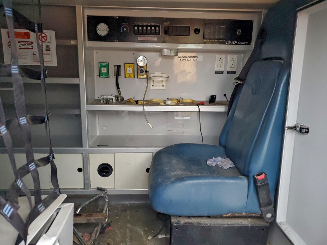 Chevrolet Express Image 9