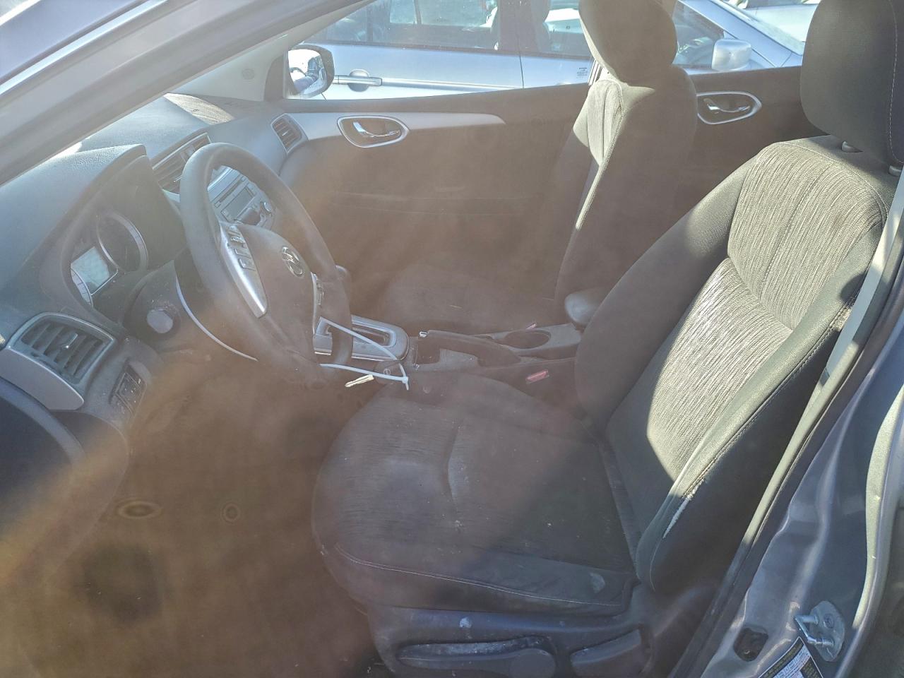 Nissan Sentra S Image 4