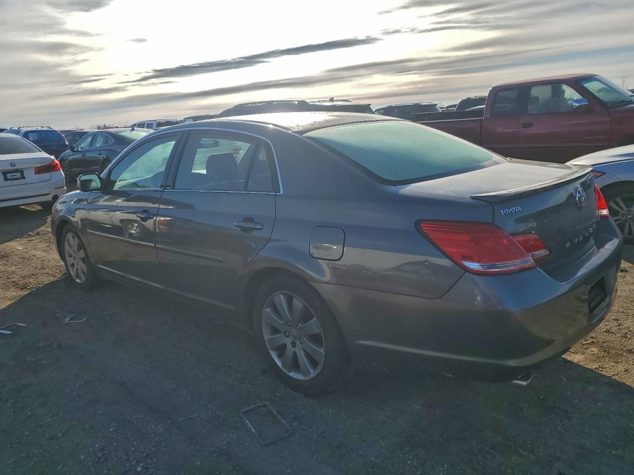 Toyota Avalon Xl Image 2